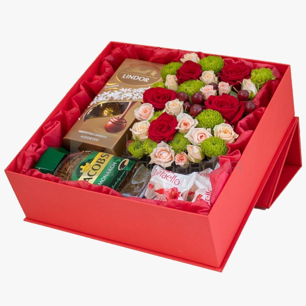 Сладкие подарки на вайлдберриз. Коробка с цветами и конфетами. Подарок цветы и конфеты в коробке. Цветы с конфетами в коробке. Конфеты в коробках.