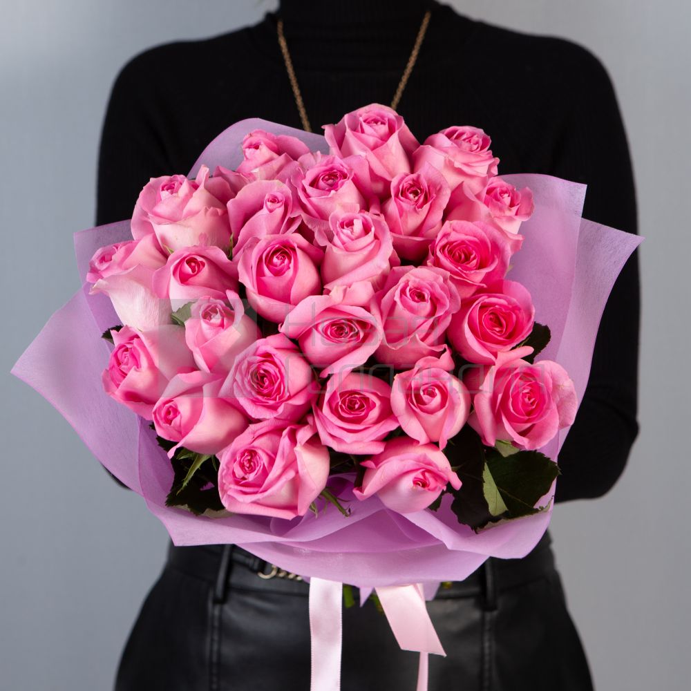 Букет 25 розовых роз Кения 40 см в упаковке