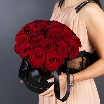25 красных роз в черной шляпной коробке №49 25 красных роз в черной шляпной коробке №49