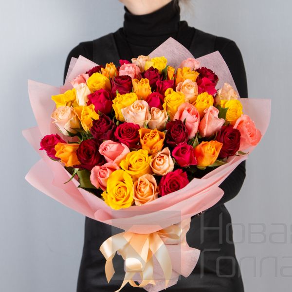 Букет 51 роза Кения микс 40 см в упаковке