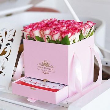 Розовая коробка шкатулка 25 розовых роз Raffaello в подарок №391