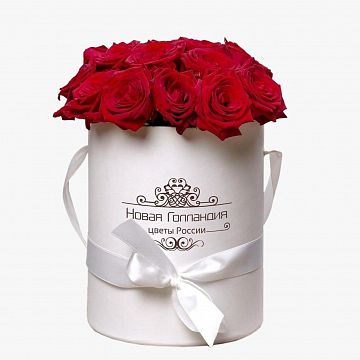 15 красных роз в маленькой белой шляпной коробке №165