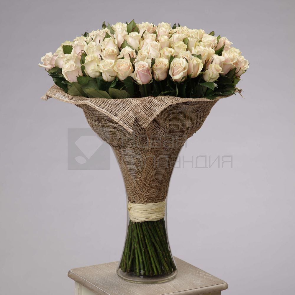 303 нюдовые розы 60 см в 3 вазах
