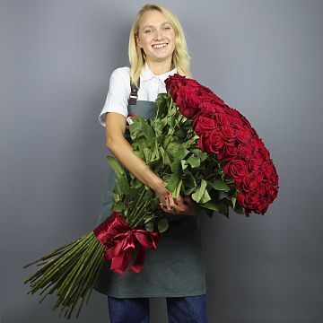 101 роза по низкой цене с доставкой 24 часа по СПб.
