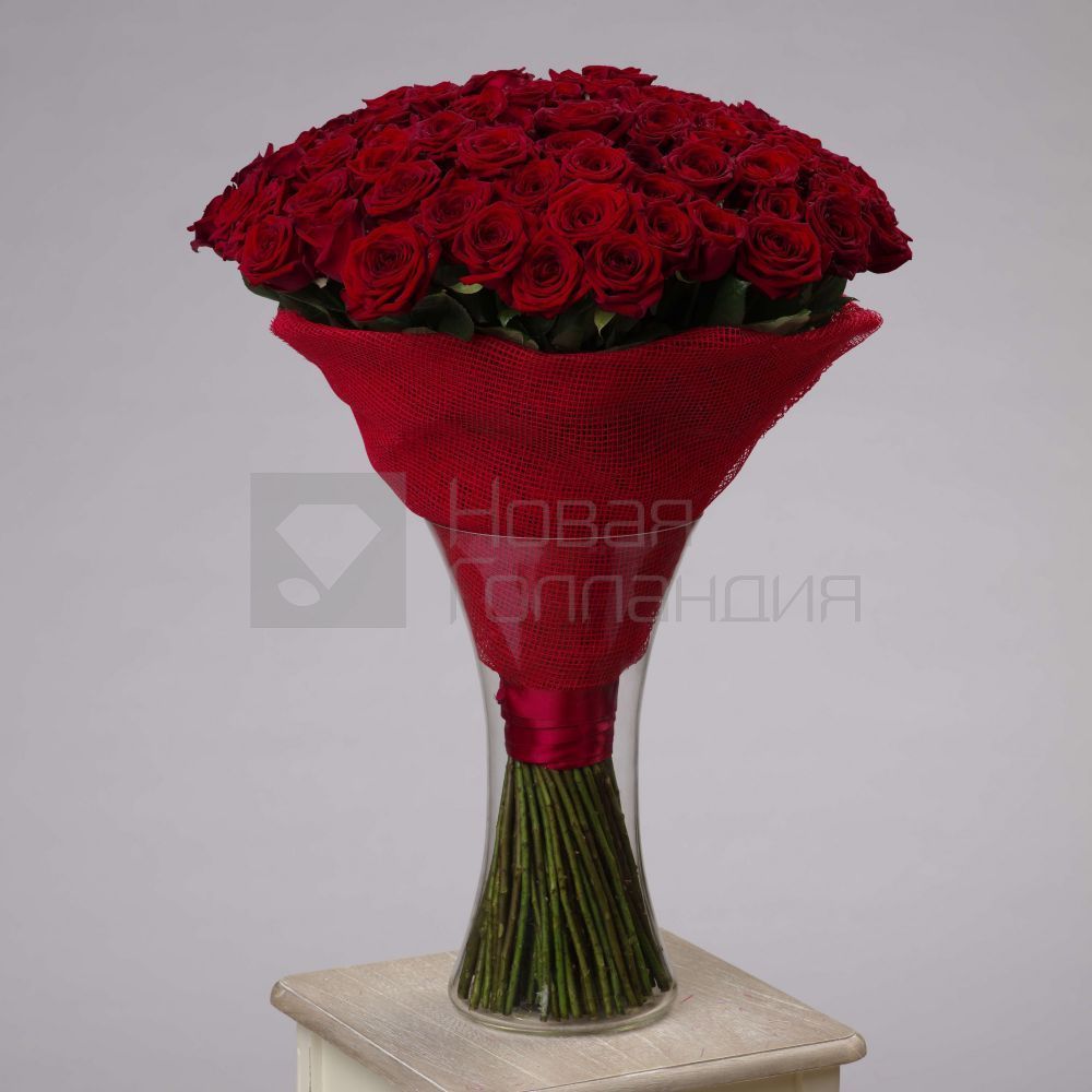 303 красные розы 60 см в 3 вазах
