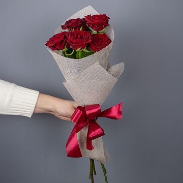 Букет из 5 красных роз (15) Букет из 5 красных роз (15)