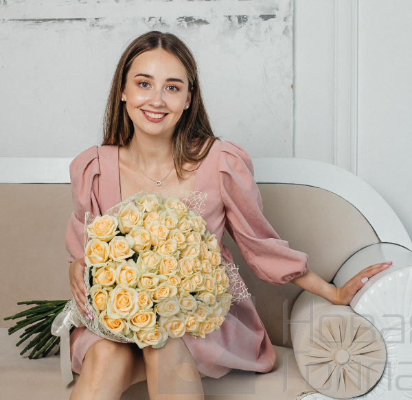 Букет 51 кремовая  роза 70 см