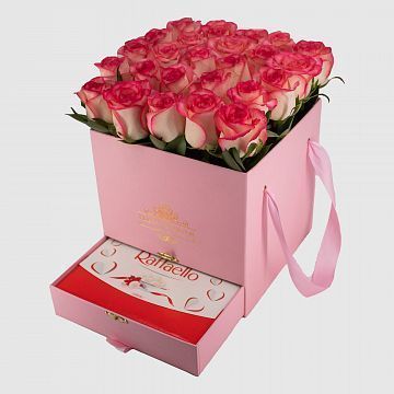 Розовая коробка шкатулка 25 розовых роз Raffaello в подарок LUX