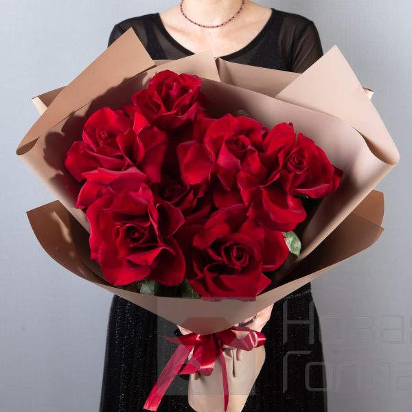 Букет 7 красных французских роз Пантера