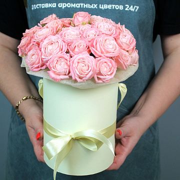 9 кустовых пионовидных роз в бежевой шляпной коробке 9 кустовых пионовидных роз в бежевой шляпной коробке