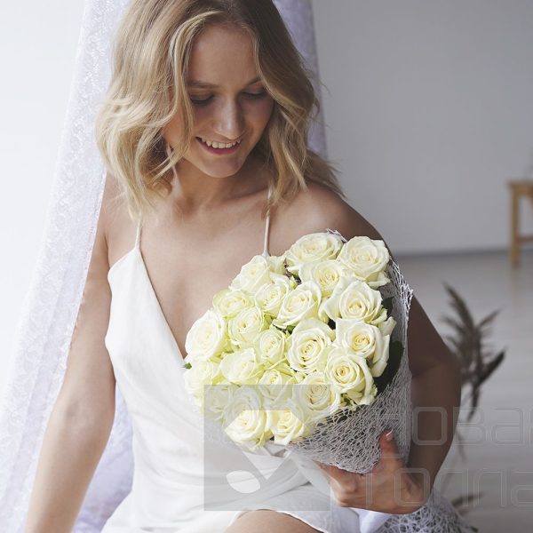 Букет 21 белая роза 50см.