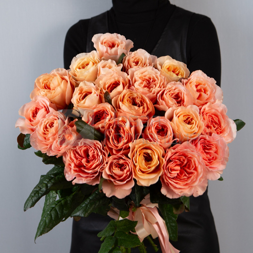 Букет 31 коралловая роза 60 см