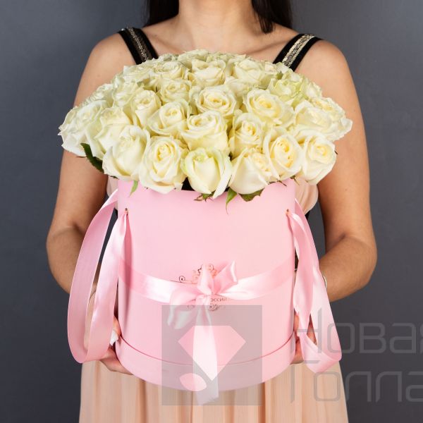 51 Белая роза в большой розовой шляпной коробке №114