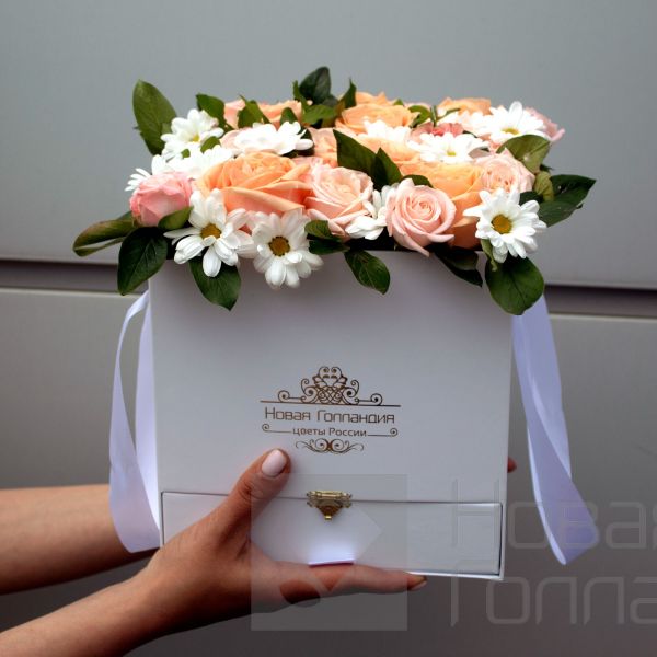 Коробка квадратная белая Акция