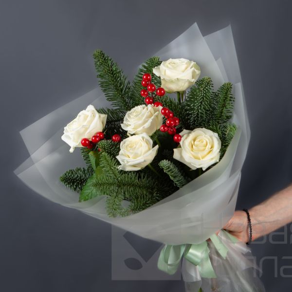 Букет новогоднее настроение из белых роз размер S