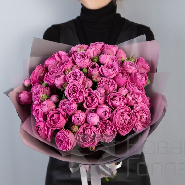 Букет из 17 розовых кустовых пионовидных роз 40 см