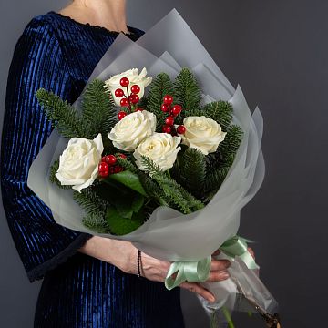 Букет новогоднее настроение из белых роз размер S