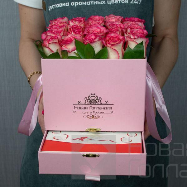 Розовая коробка шкатулка 25 розовых роз Raffaello в подарок LUX