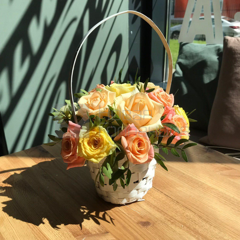 Корзина из 15 роз