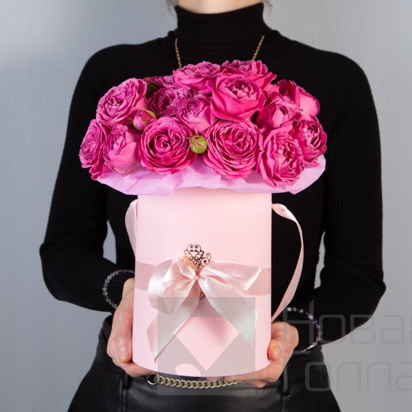 9 розовых кустовых пионовидных роз в маленькой розовой коробке №292