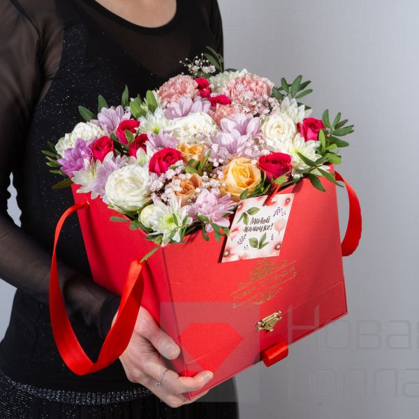 Коробка квадратная красная акция