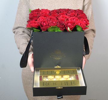 35 красных роз в большой черной коробке шкатулке с конфетами FerreroRocher 35 красных роз в большой черной коробке шкатулке с конфетами FerreroRocher