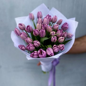 Букет 35 сиреневых тюльпанов