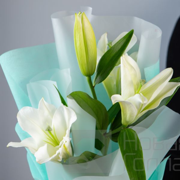 Букет с лилией