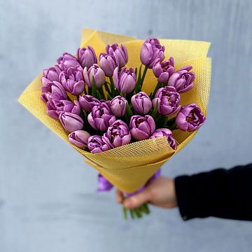 Букет 25 сиреневых тюльпанов