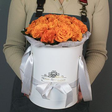 25 оранжевых роз в белой шляпной коробке №187 25 оранжевых роз в белой шляпной коробке №187
