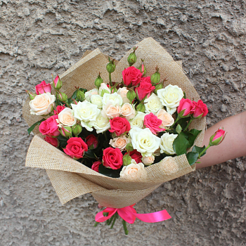 11 кустовых роз