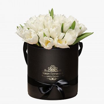 35 белых тюльпанов в черной шляпной коробке №105 35 белых тюльпанов в черной шляпной коробке №105