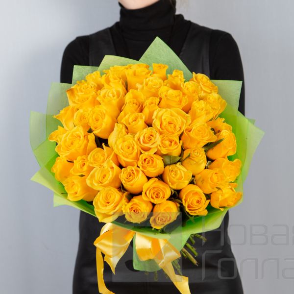 Букет 51 желтая роза Кения 40 см в упаковке