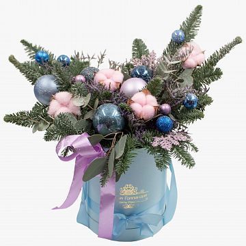 Композиция Зимнее очарование в голубой шляпной коробке Композиция Зимнее очарование в голубой шляпной коробке