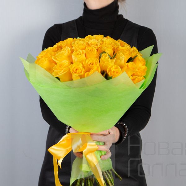 Букет 51 желтая роза Кения 40 см в упаковке