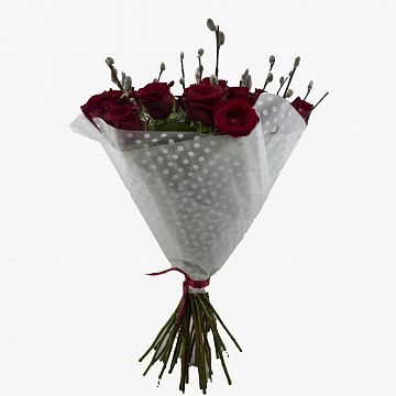 Букет из 25 красных роз и вербы Букет из 25 красных роз и вербы