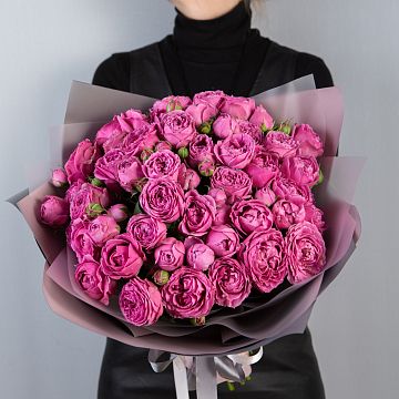 Букет из 17 розовых кустовых пионовидных роз 40 см