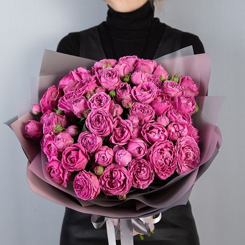 Букет из 17 розовых кустовых пионовидных роз 40 см