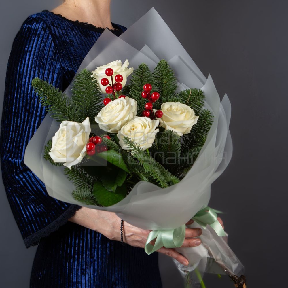Букет новогоднее настроение из белых роз размер S