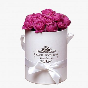 9 розовых кустовых пионовидных роз в маленькой белой коробке №241 9 розовых кустовых пионовидных роз в маленькой белой коробке №241