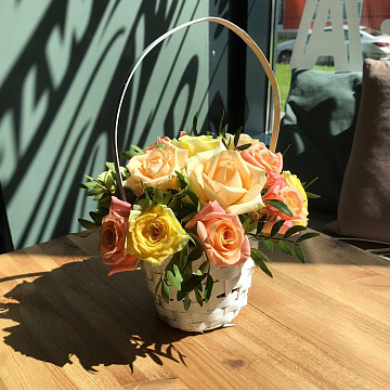 Корзина из 15 роз