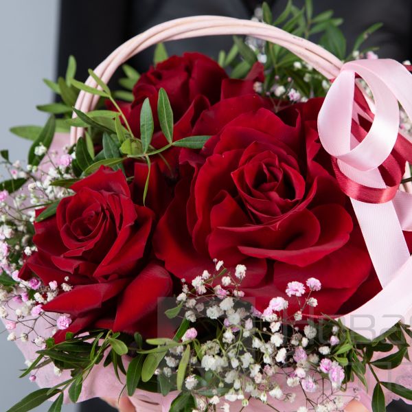 Романтическое признание в корзине