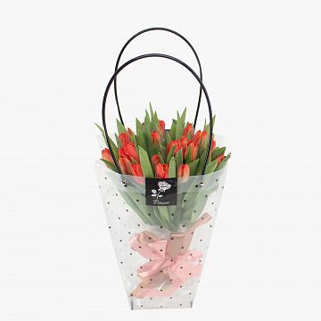 Букет 25 красных тюльпанов в сумочке