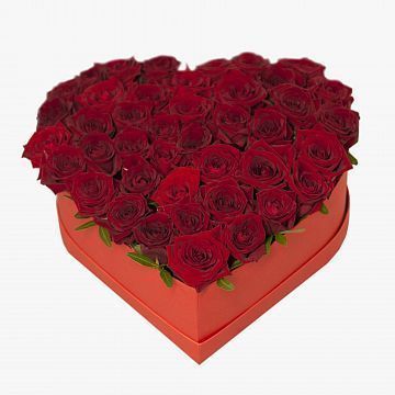 Сердце из красных роз Признание в любви