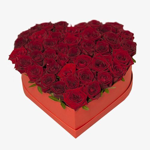 Сердце из красных роз Признание в любви