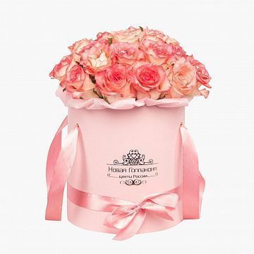 15 розовых роз в маленькой розовой шляпной коробке №205 15 розовых роз в маленькой розовой шляпной коробке №205