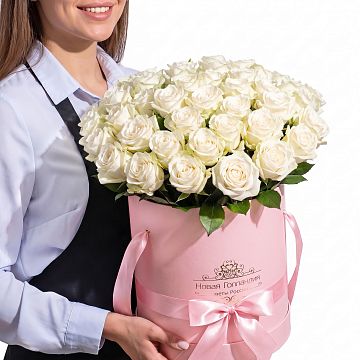 51 Белая роза в большой розовой шляпной коробке №114 51 Белая роза в большой розовой шляпной коробке №114