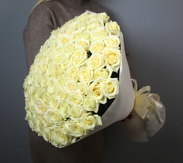 Букет 101 белая роза 70см