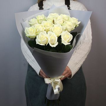 Букет 15 белых роз 60 см Букет 15 белых роз 60 см