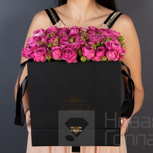 Красная коробка-шкатулка с розовой кустовой пионовидной розой №624